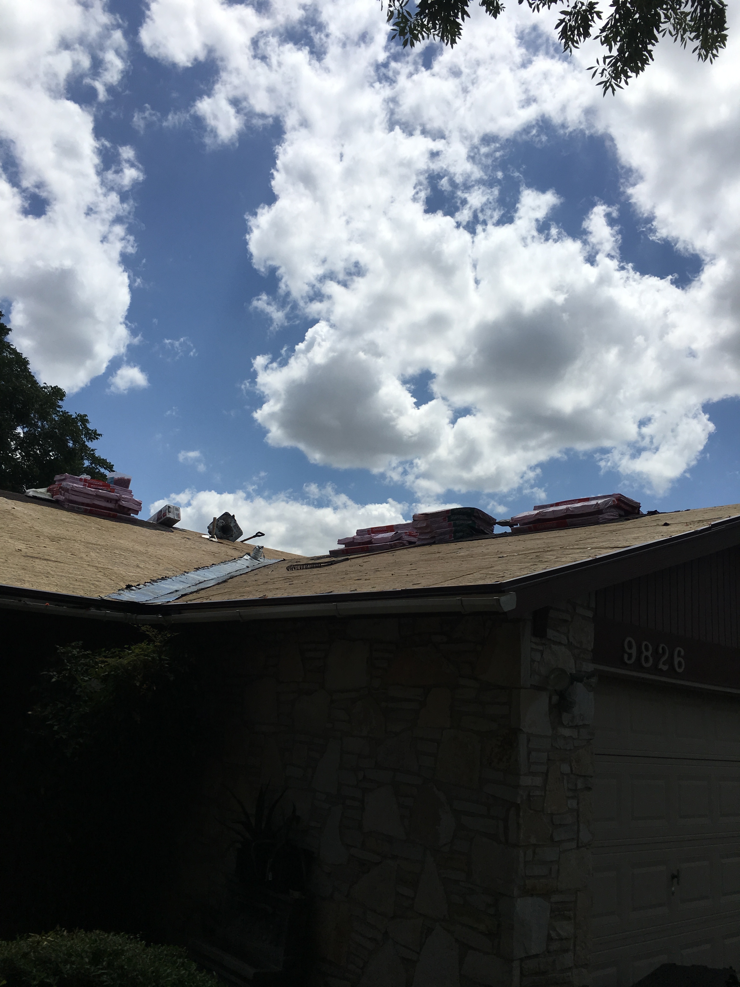Gallery Images : Mercedes Roofing.