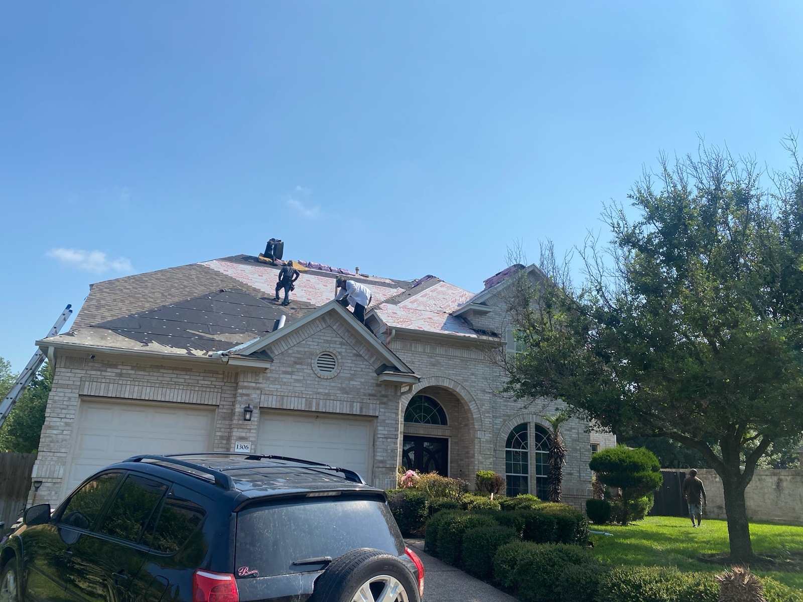 Gallery Images : Mercedes Roofing.