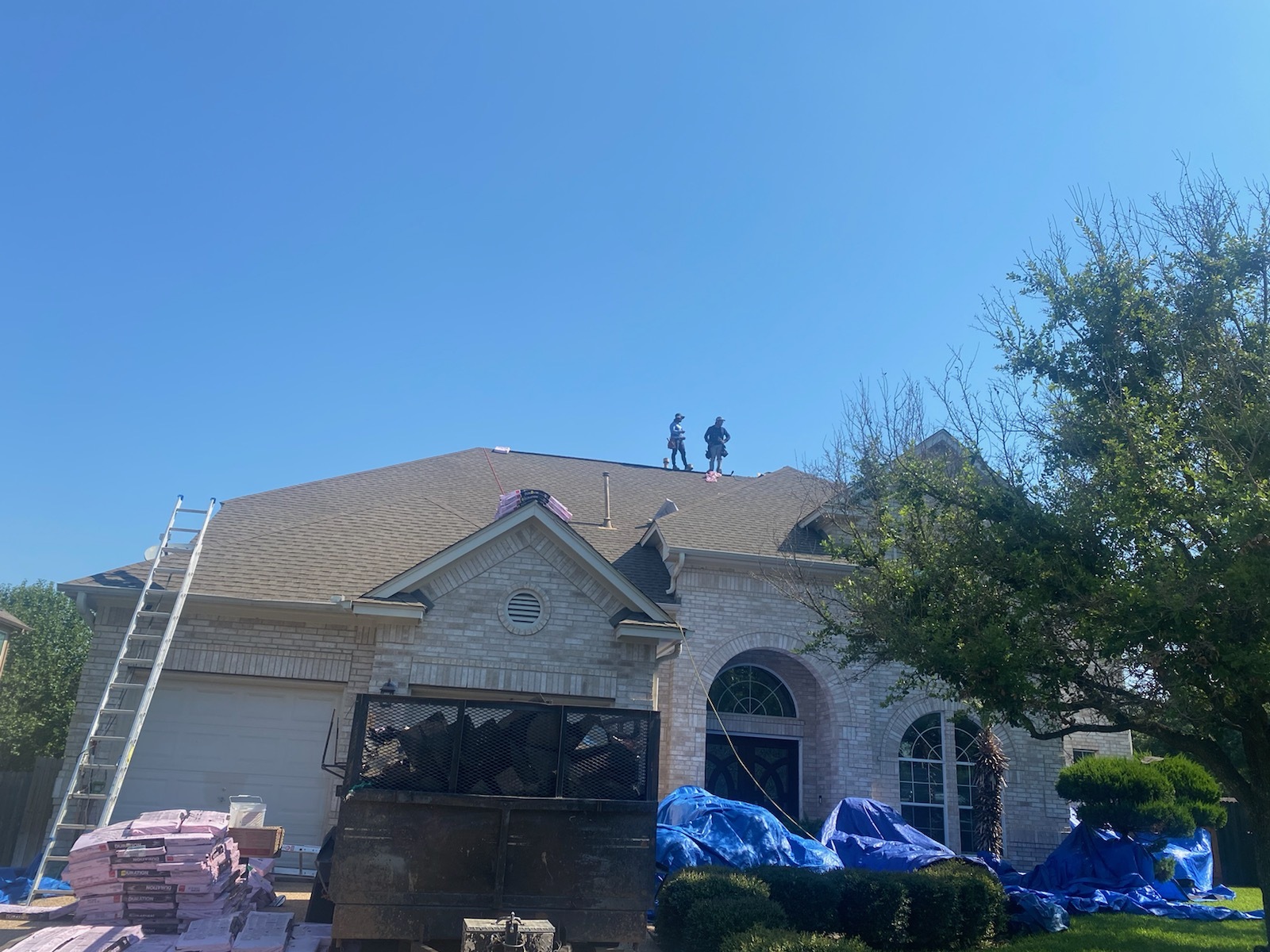 Gallery Images : Mercedes Roofing.